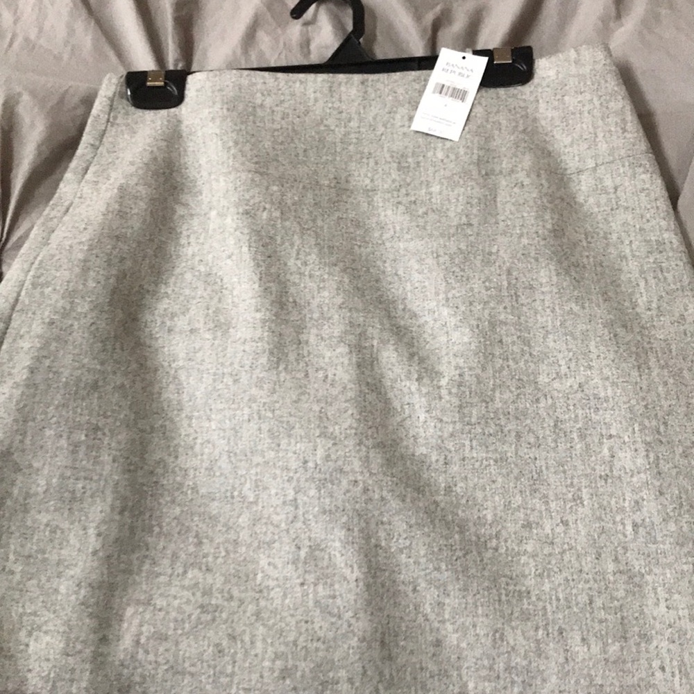 NWT banana republic light gray skirt size 4